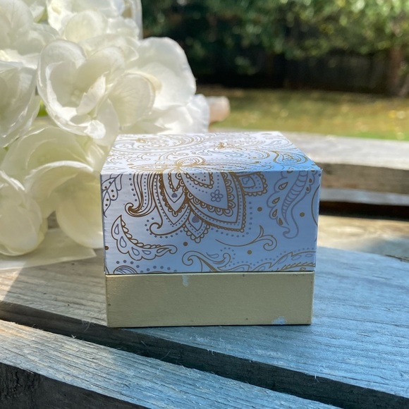 NWT CHARTER CLUB ANNIVERSARY RING IN FINE SILVER W/CUBIC ZIRCONIA STONES- 6 or 8 - Picture 11 of 12